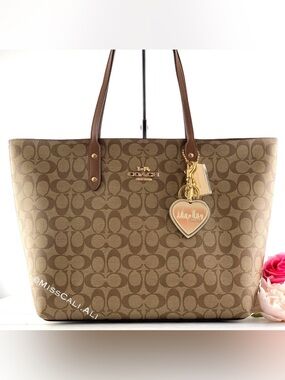 NWT COACH X JENNIFER LOPEZ Signature Canvas Town Tote Bag & Heart Keychain Set